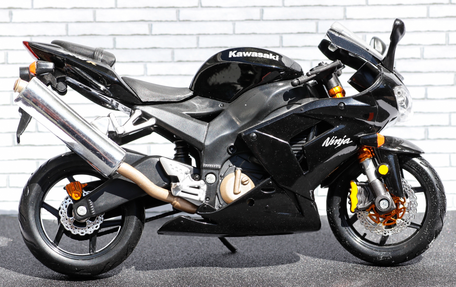 Maisto 1-12 Kawasaki ZX10R